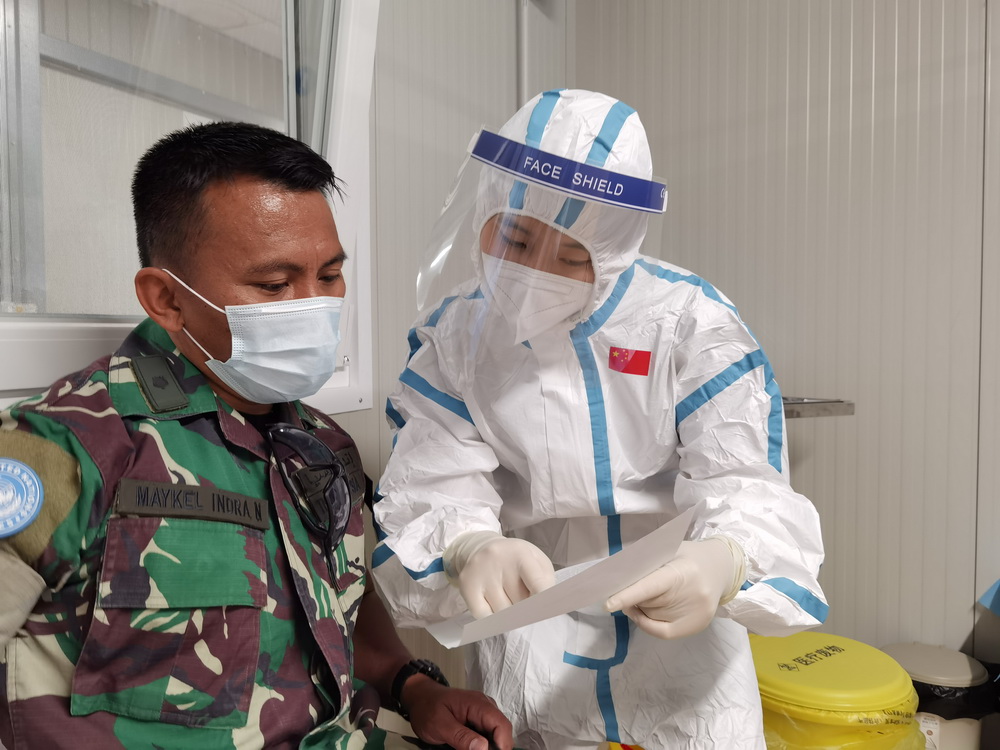 5月6日，中國維和醫療隊在黎巴嫩南部的伊貝爾·薩吉村的營區內為聯黎部隊受種者接種新冠疫苗。