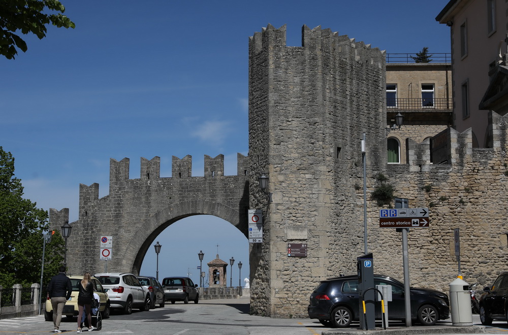 這是5月6日拍攝的聖馬力諾城一角。