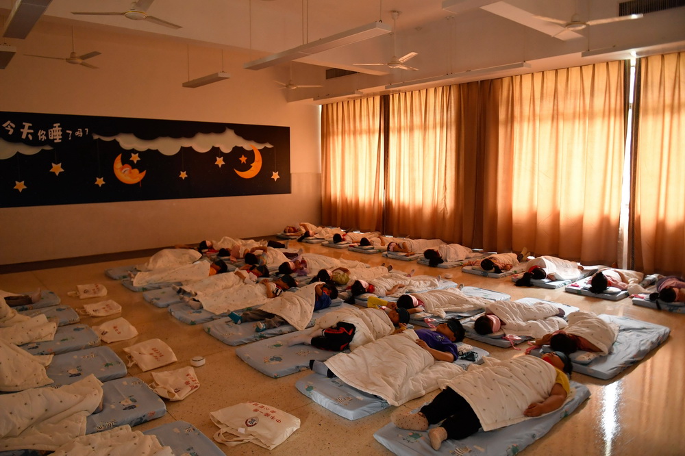 5月8日，杭州市永正實驗學校一年級學生在午睡室午休。