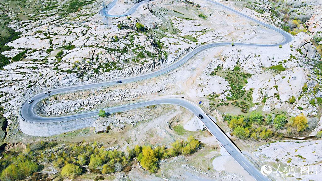 盤山公路。人民網 李昊洋攝