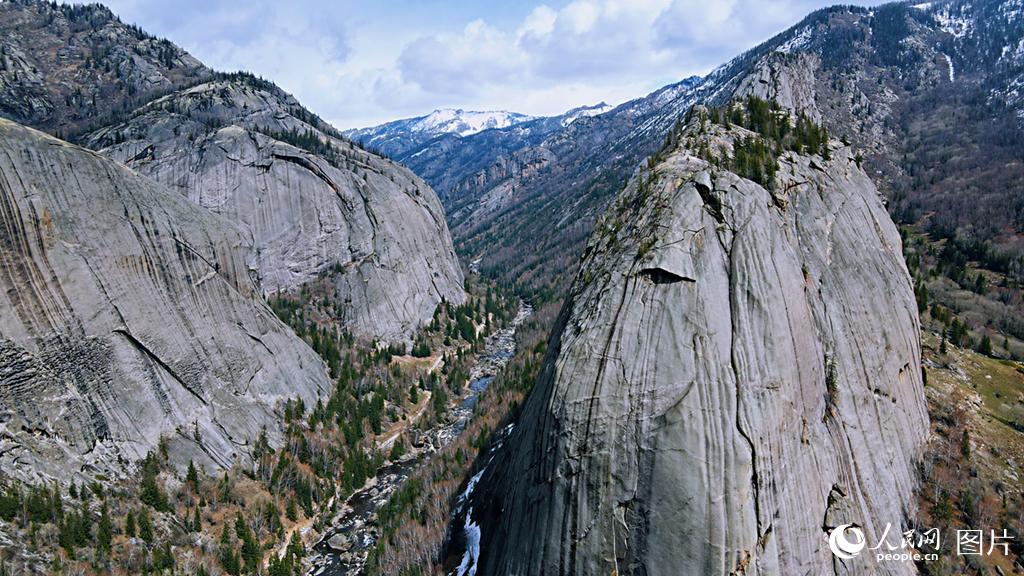 神鐘山。人民網 李昊洋攝