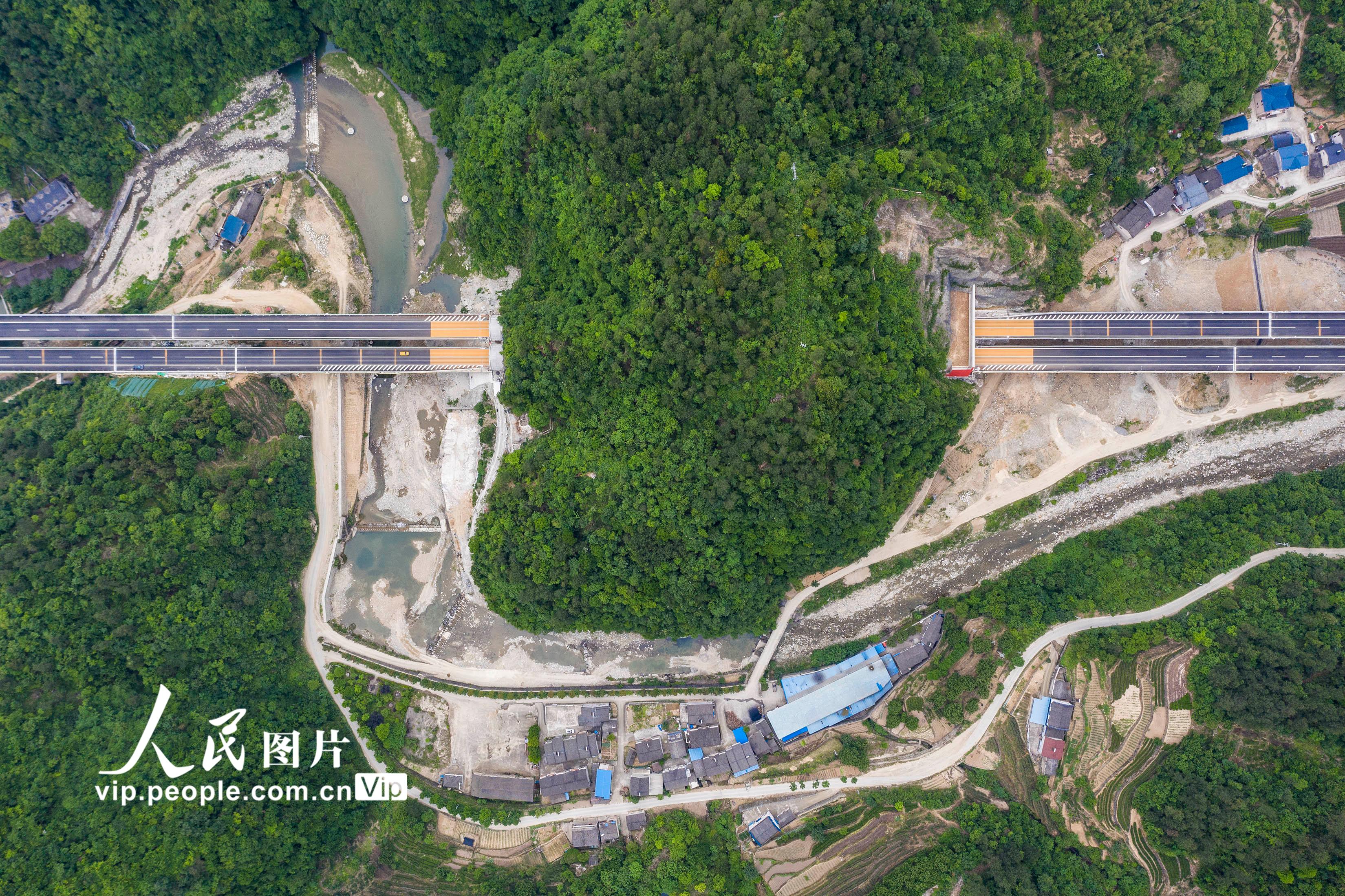 湖北宜昌：三峽翻壩江北高速公路即將建成通車【4】