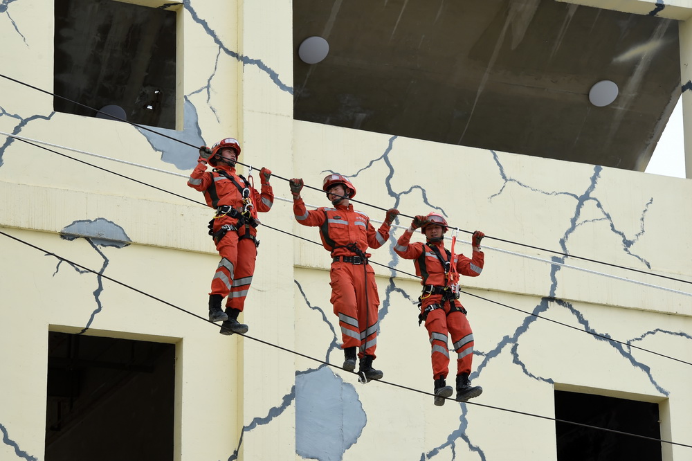 �����ݹ���½����Ѱ��Ȼ����أ��侯�����ܶӻ���֧��սʿ����������Ԯ����ѵ����5��10���㣩��