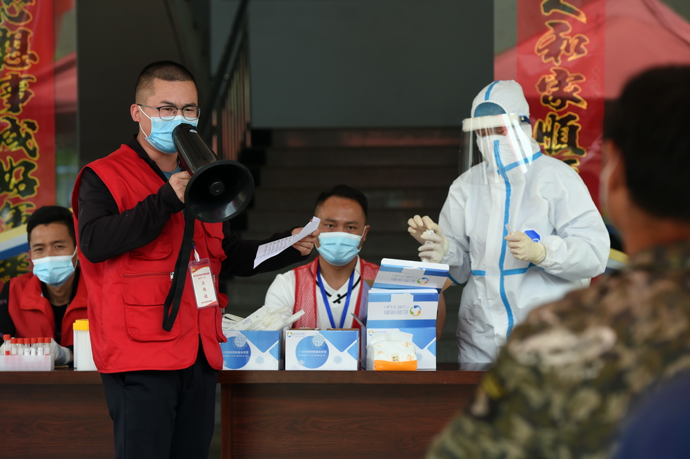 5��18�գ��¸գ�ǰ���������н������ǽֵ������Ӵ�������ά�����򡣳¸ս���24�꣬������ֺ�������������Ϊ־Ը�ߣ����������ֵ�ص�ֵ�࣬�ں������ֳ�ά������ÿ������7���ϸڣ�æµ��ʱ��Ҫ��ҹ�����°ࡣ��˵������ԭ���ǽ�������ƶ������2018����ƶ����ƶ�����У��ֵ�������Ĺ�����Ա�����������Ǹ����Һܴ�İ�������ϣ��������־Ը�ߵķ�ʽ���������ǡ����»������ ���� ��