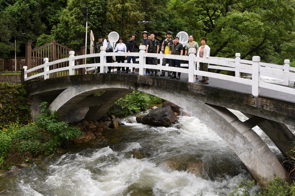 5��17�գ��μ�������Դ���׵�������������ࡢ������ƿ���Ա������ɽ���ҹ�԰������Ա��Ӱ��