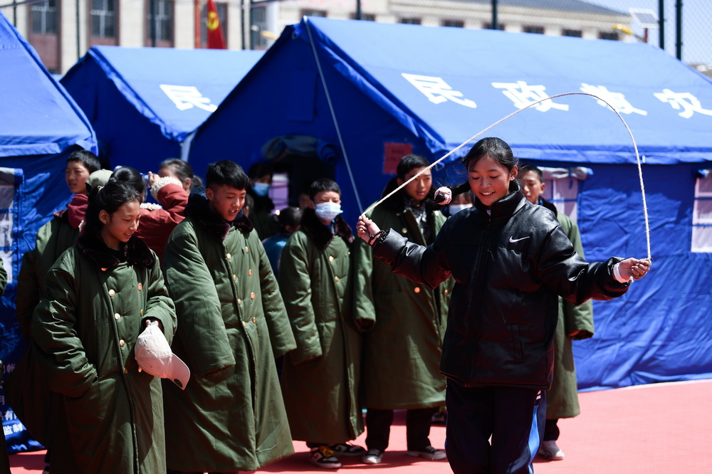 5��24�գ�����׿���ڿμ���ͬѧ��һ��������