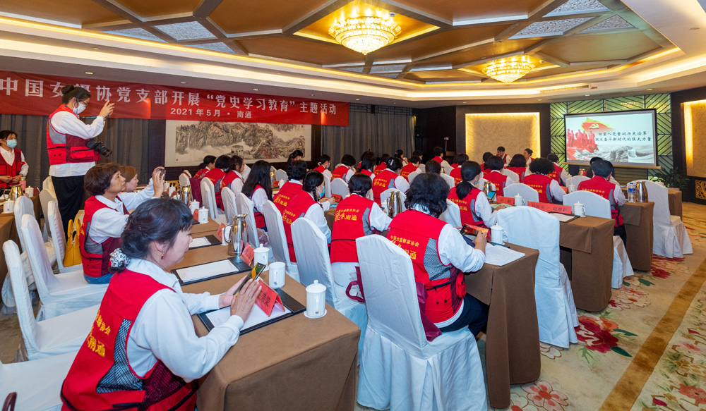 中国女摄影家协会党支部开展“党史学习教育”主题活动。姚茜摄