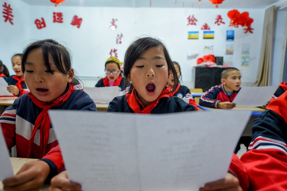 5月28日，大庫倫鄉小學的孩子們練習朗讀。