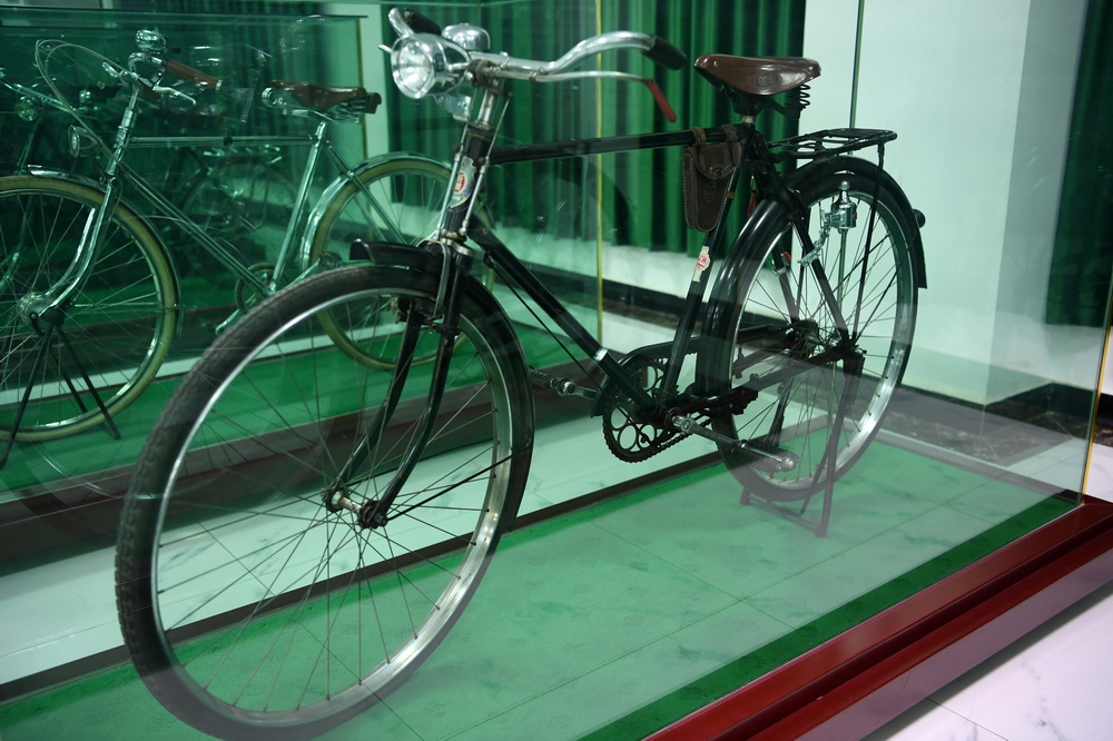 這是在甘肅三木自行車博物館拍攝的1950年產自中國的新華自行車（6月2日攝）。