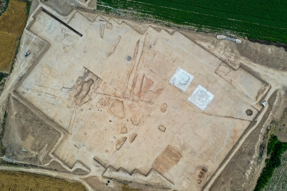 陶寺遺址宮城內的大型夯土建筑基址（6月3日攝，無人機照片）。