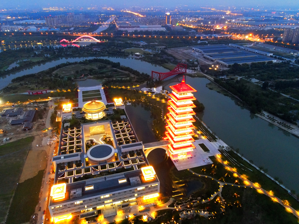 6月8日拍攝的揚州中國大運河博物館夜景（無人機照片）。新華社發（孟德龍 攝）