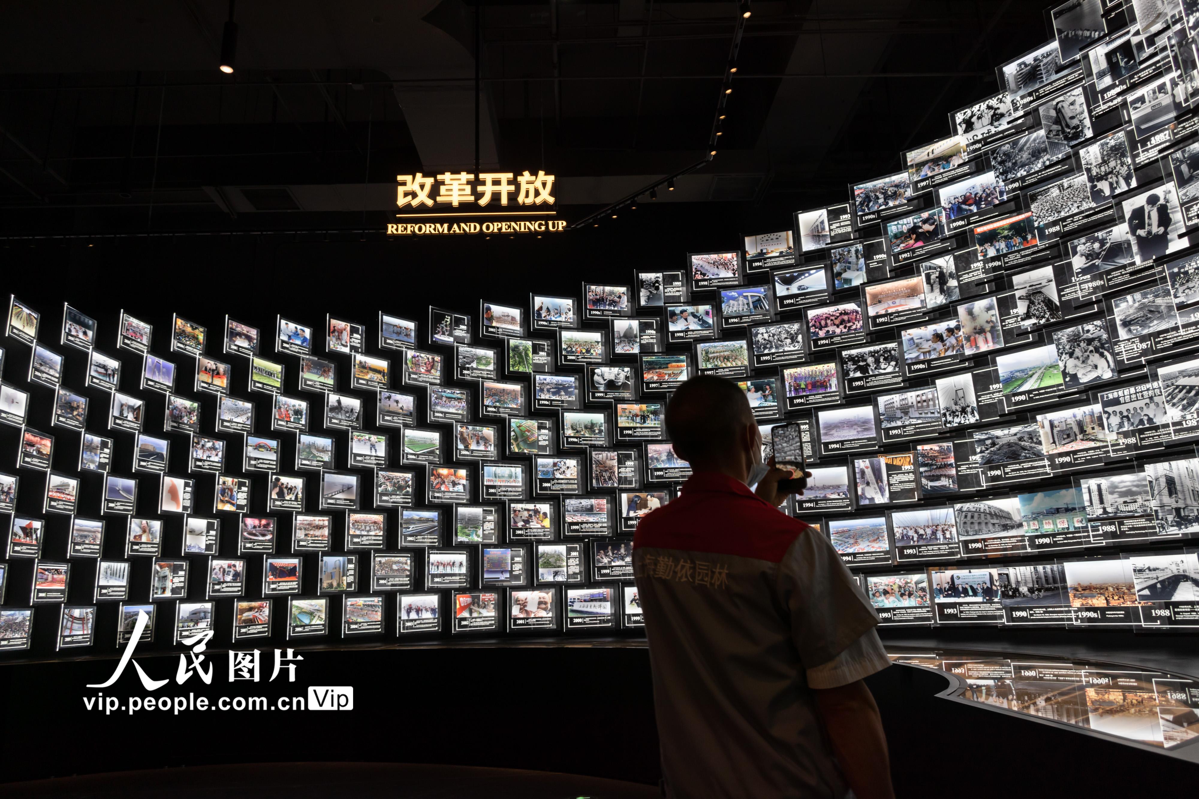 上海市檔案館新館投入運行 “城市記憶 時光珍藏”主題展向公眾開放