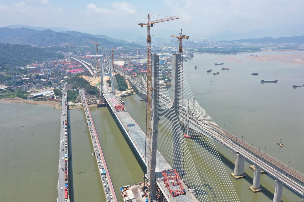 6月17日拍攝的新建福廈鐵路烏龍江大橋（左三，無人機照片）。