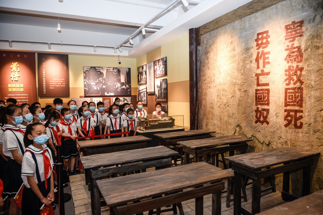 6月1日，在長辛店二七紀念館，少年兒童參觀“北方的紅星——長辛店與中國工人運動”主題展。新華社記者 彭子洋 攝