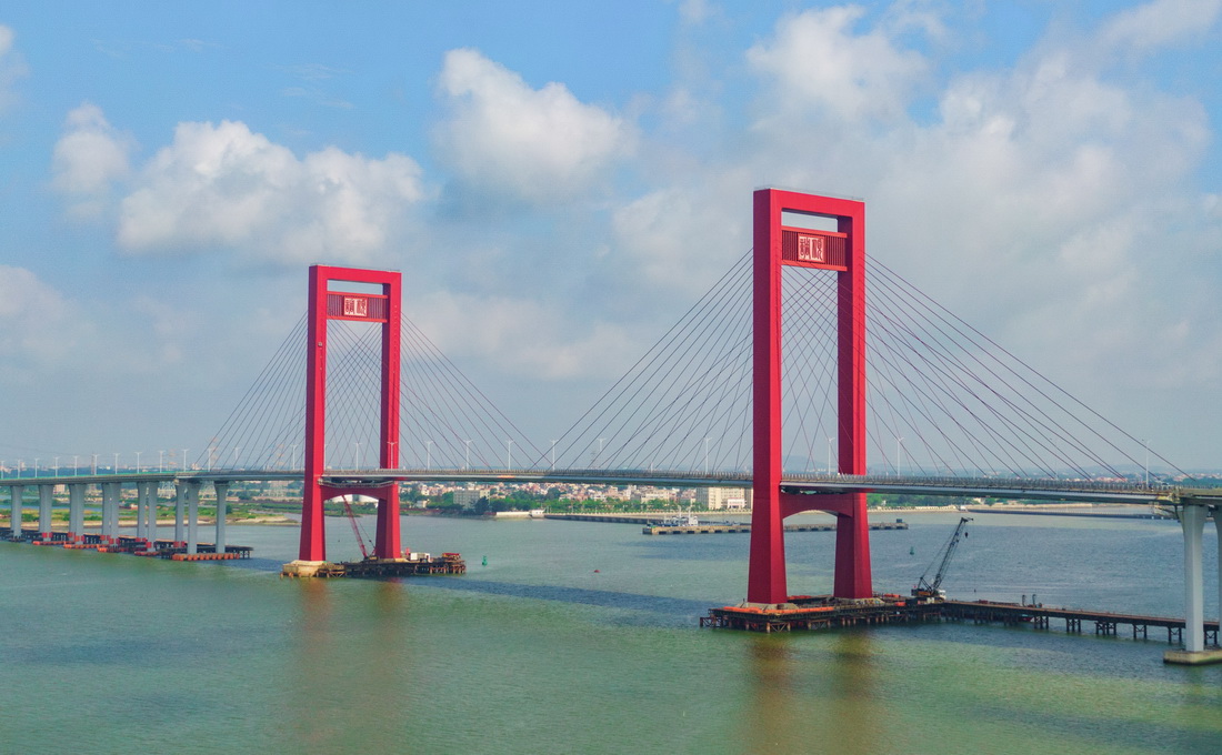 这是5月4日拍摄的湛江调顺跨海大桥（无人机照片）。