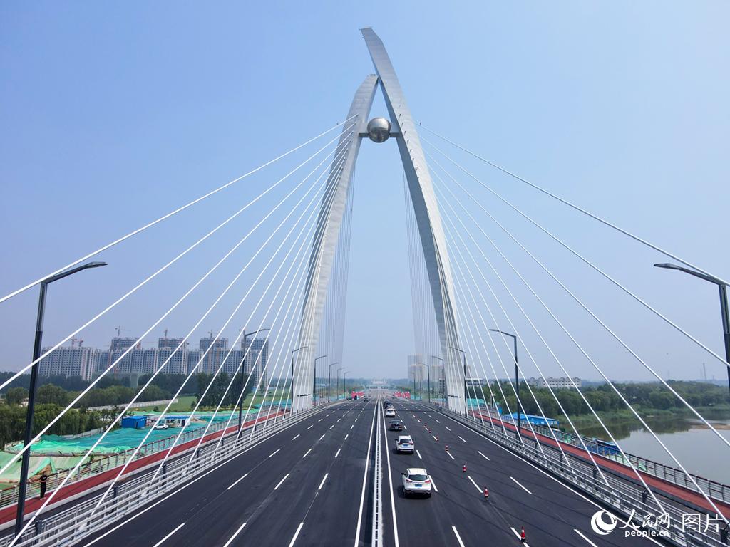6月28日，鲁西第一高桥聊城市中华路大桥通车。
