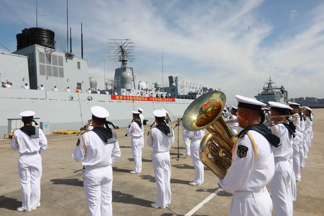 6月29日，中國海軍第37批護航編隊圓滿完成亞丁灣、索馬裡海域護航任務，返回湛江某軍港。這是歡迎儀式現場。新華社發（江曉衛 攝）
