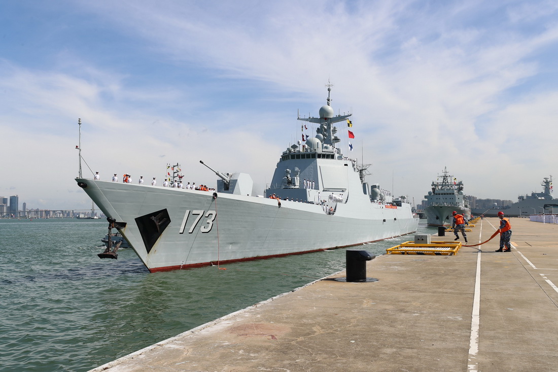 6月29日，中國海軍第37批護航編隊圓滿完成亞丁灣、索馬裡海域護航任務，返回湛江某軍港。這是長沙艦停靠在碼頭。新華社發（周演成 攝）