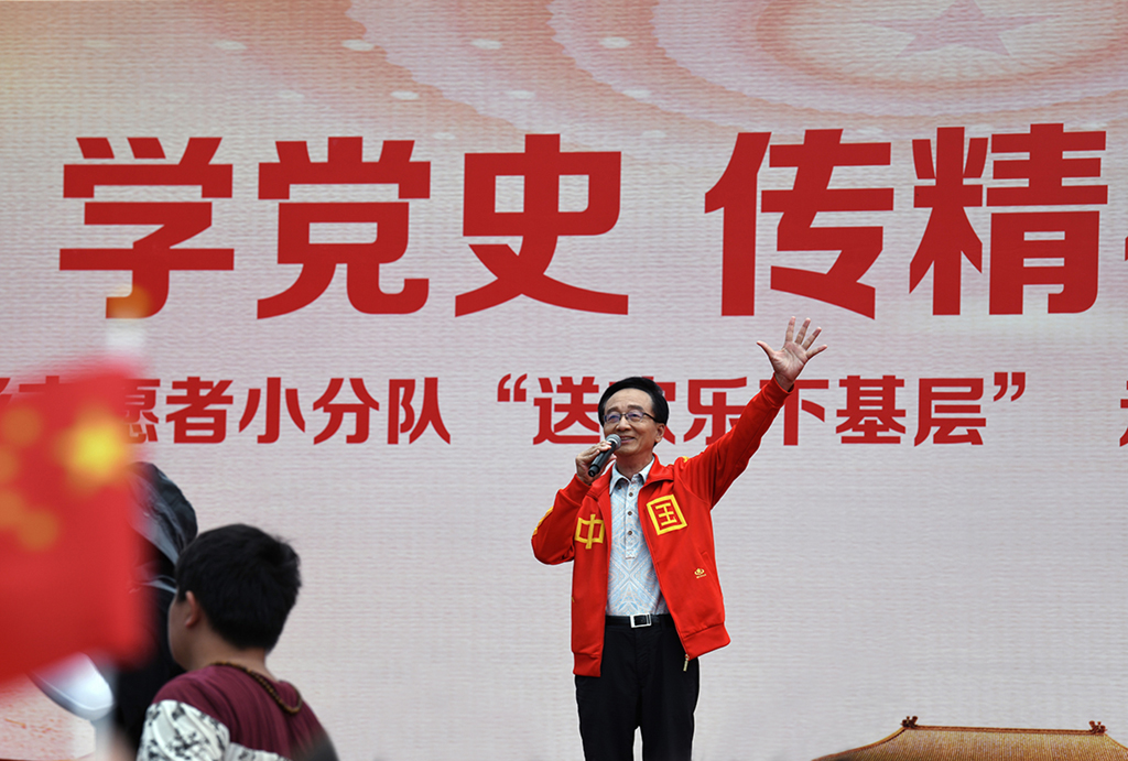 場景再現《華夏兒女的高光時刻》，表演：孫正平。