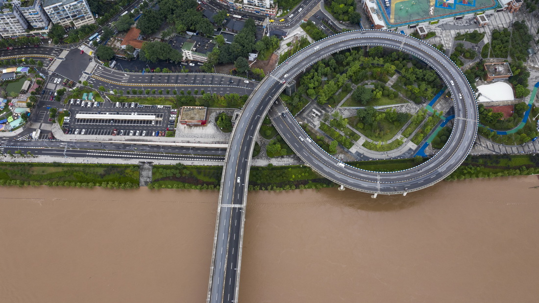 這是7月12日在重慶市北碚區拍攝的嘉陵江江段。