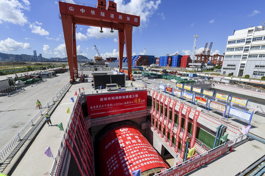 7月15日，“媽灣號”盾構機在深圳媽灣跨海通道工程建設現場始發。