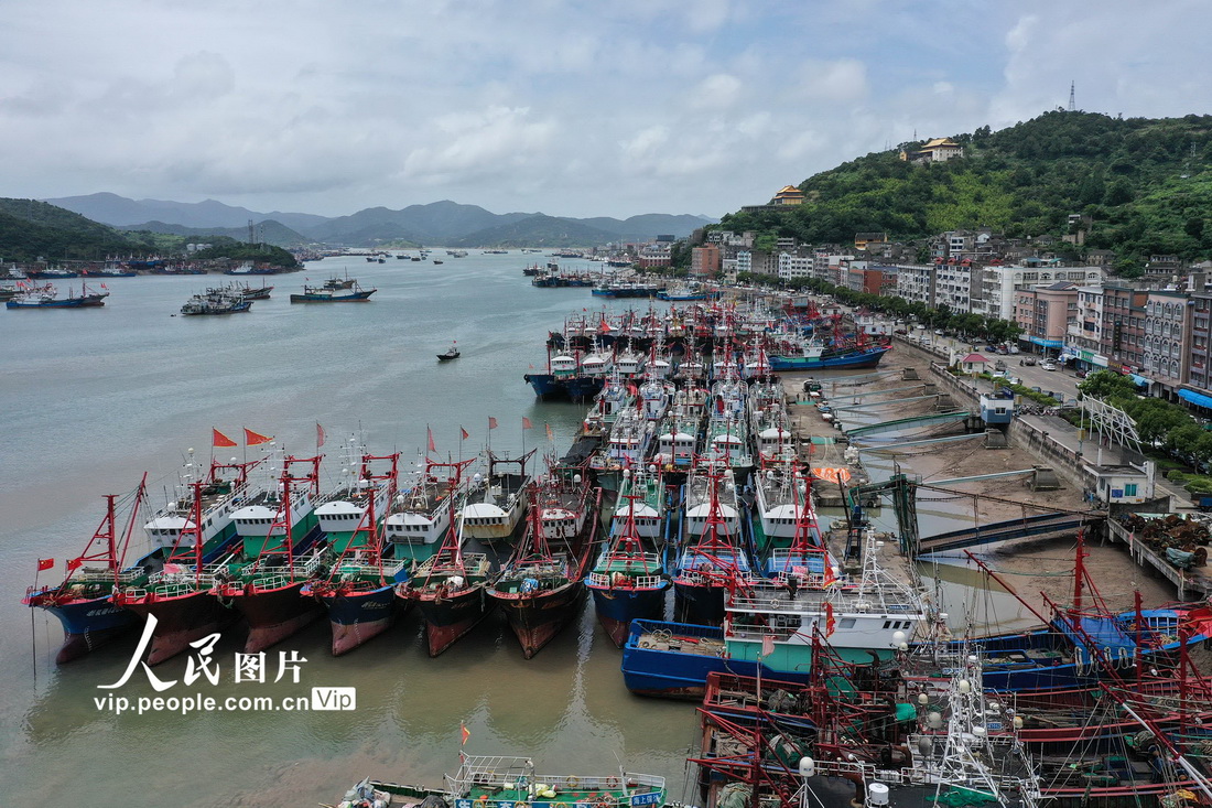 2021年7月20日，停靠在浙江省寧波市象山縣石浦港避風的漁船。