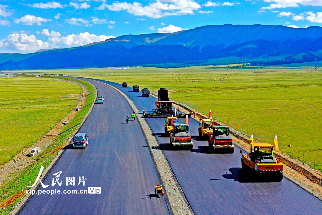 新疆：國道G575線路面工程即將完成