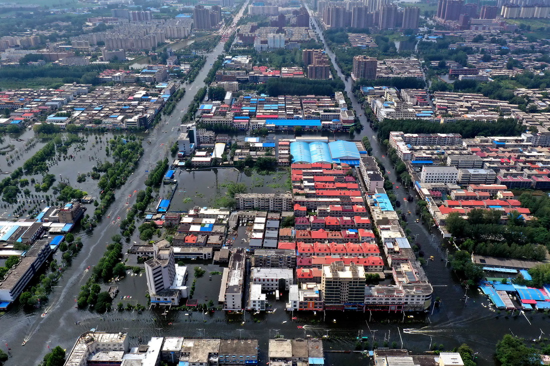 7月27日拍摄的积水严重的卫辉城区（无人机照片）。新华社记者 李安 摄