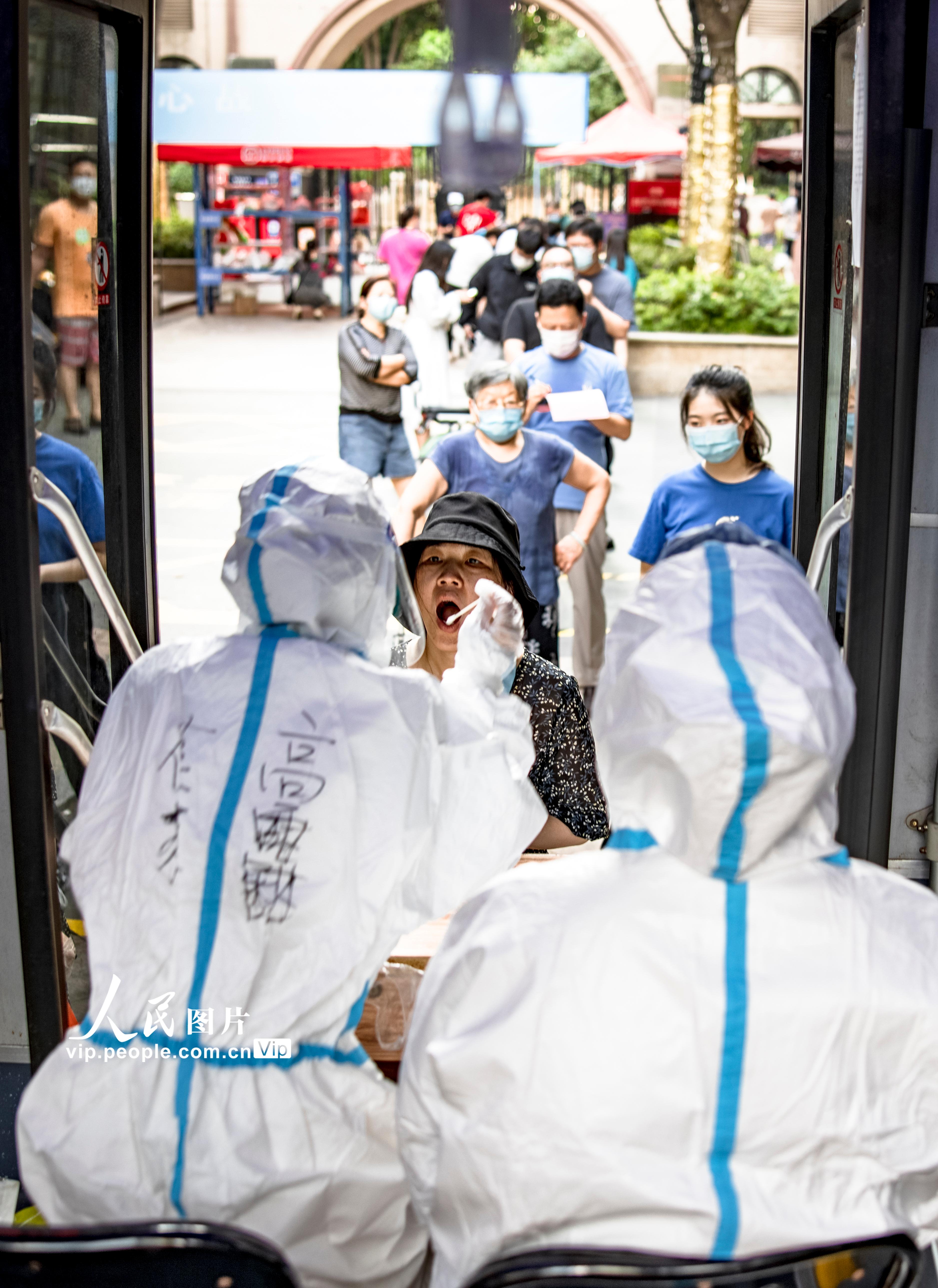 南京：流動核酸採樣車現身街頭