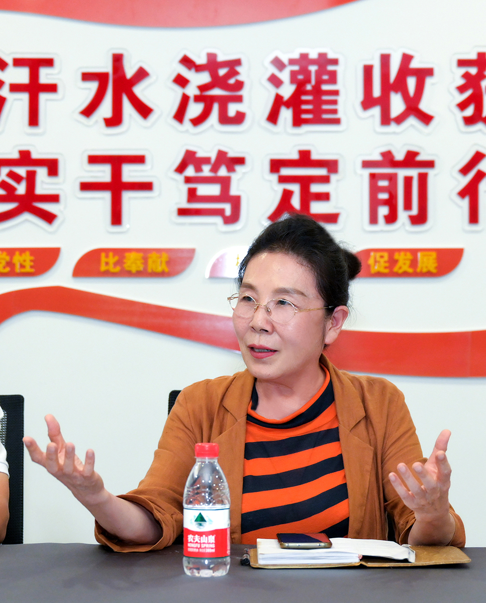 中國女攝影家協會黨支部書記、主席呂靜波。