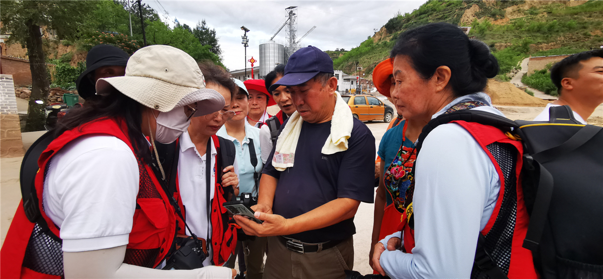 解海龍全程指導學員拍攝。郝媛卓攝