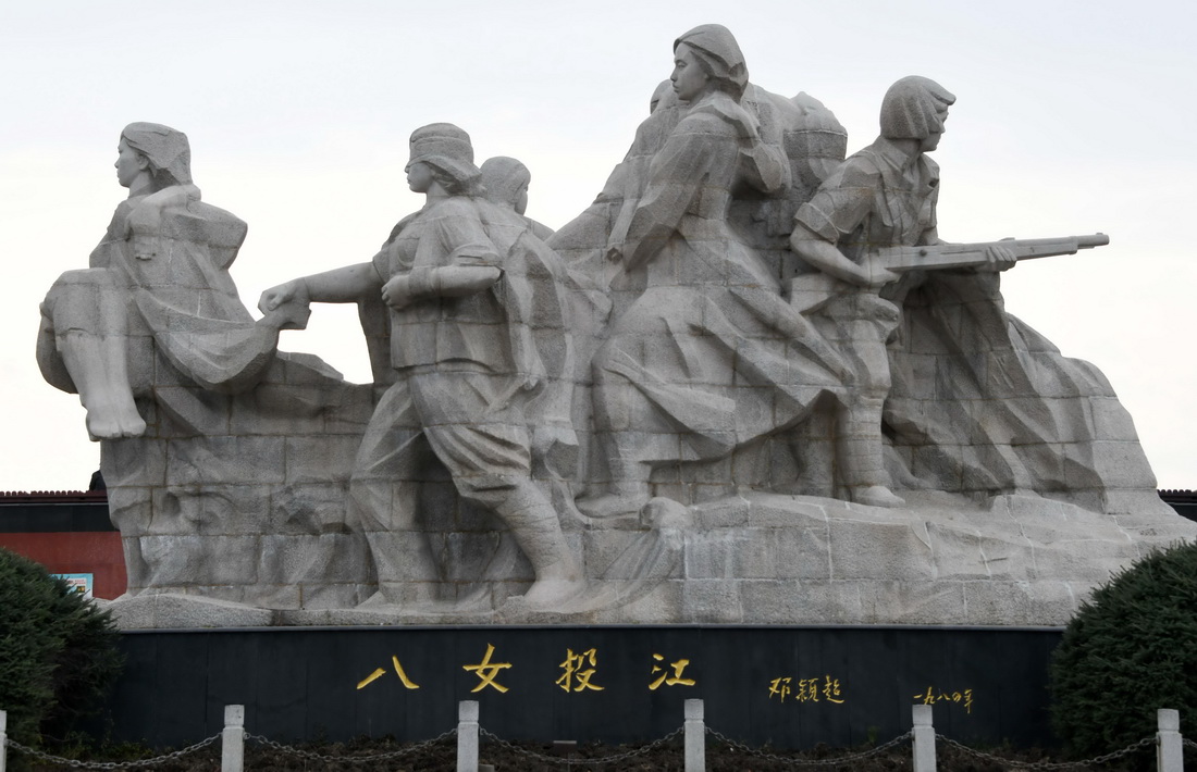 把我们的血肉，筑成我们新的长城——抗战精神述评