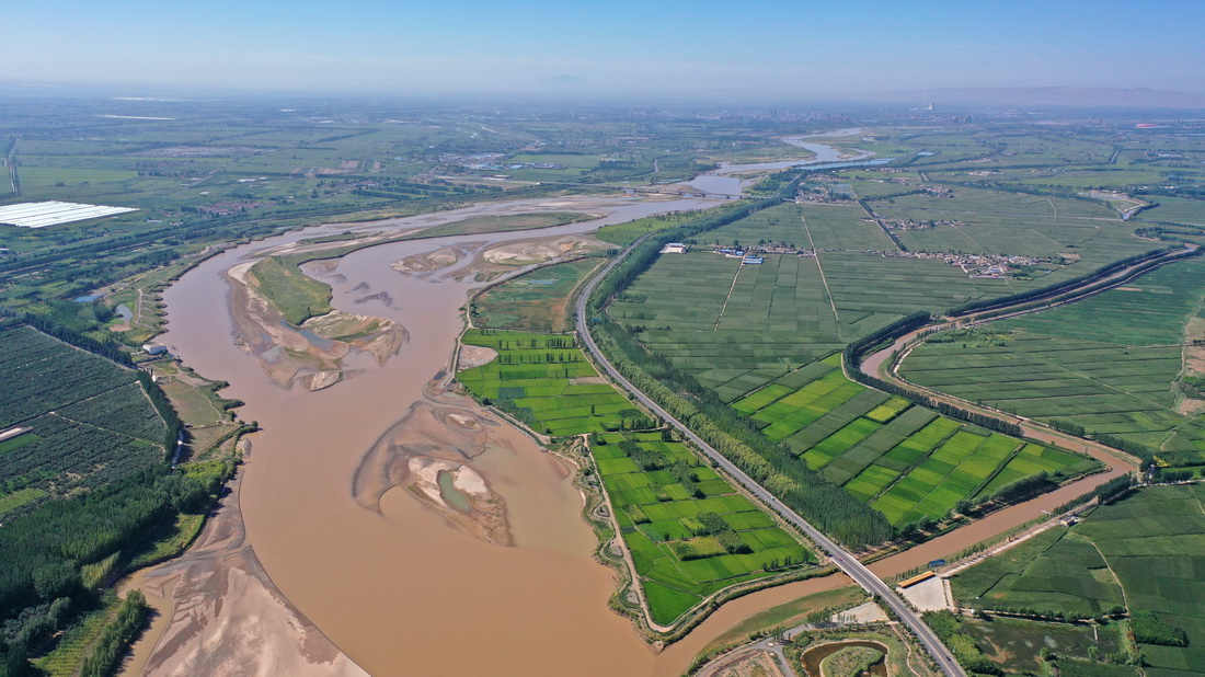 青铜峡市叶盛段的黄河（8月5日摄，无人机照片）。