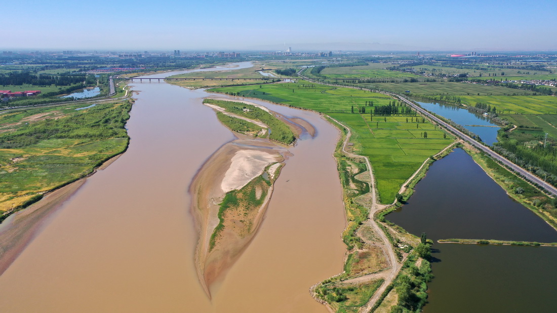 青铜峡市叶盛段的黄河（8月5日摄，无人机照片）。