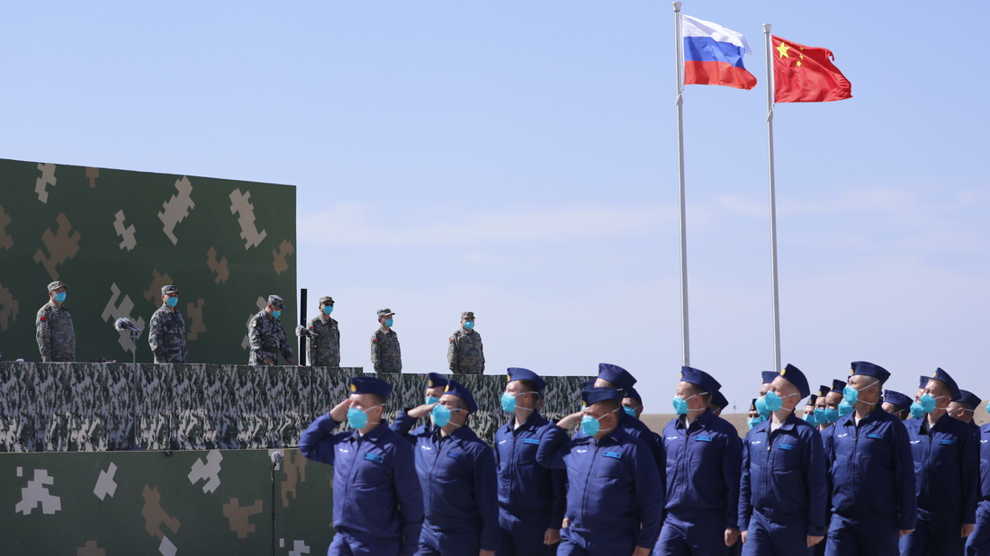 8月9日在“西部·聯合-2021”演習開始儀式分列式上拍攝的俄方空軍方隊。新華社記者 劉芳 攝