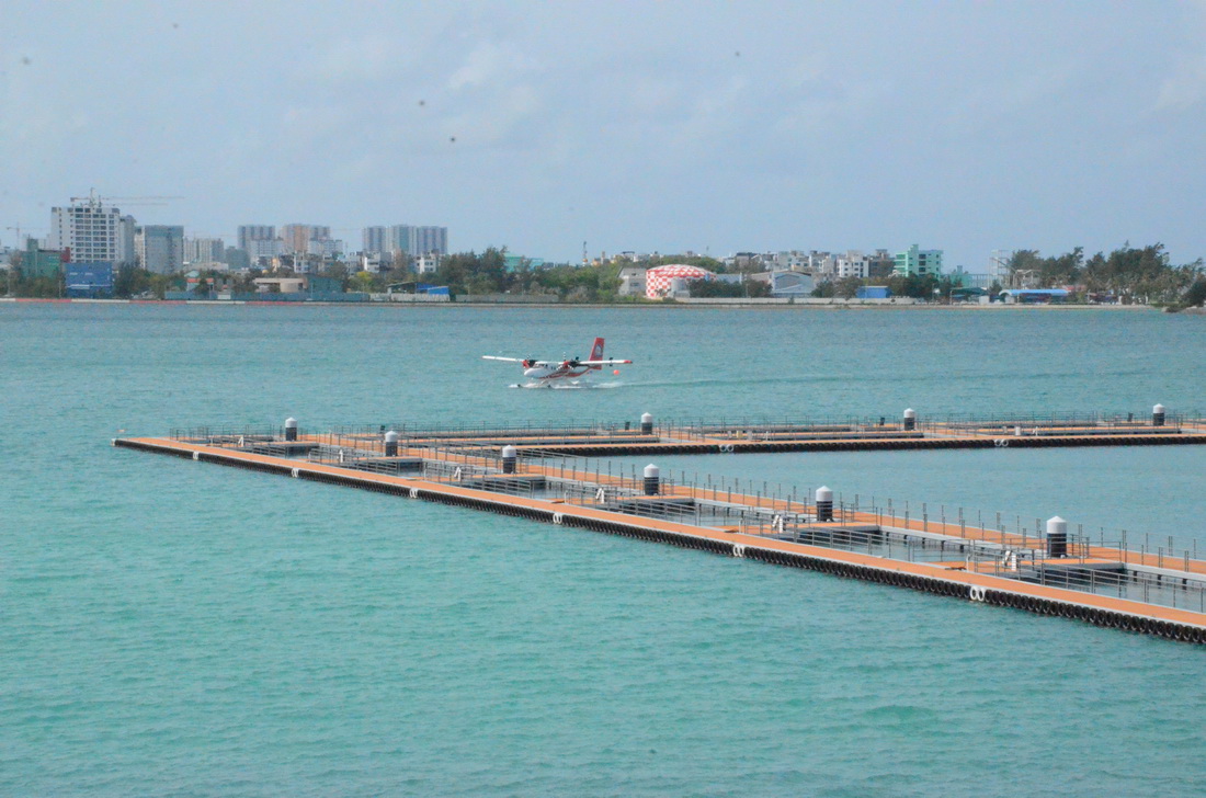 這是8月10日在馬累拍攝的馬爾代夫維拉納國際機場水上飛機航站樓項目。