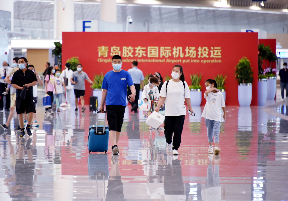 8月12日，青島膠東國際機場航站樓正式投入使用。