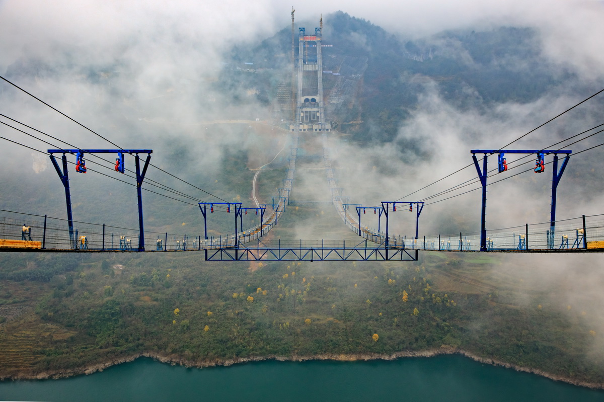 這是貴州瓮開高速開州湖特大橋開始架設纜索（2021年1月5日攝，無人機照片）。新華社記者 劉續 攝