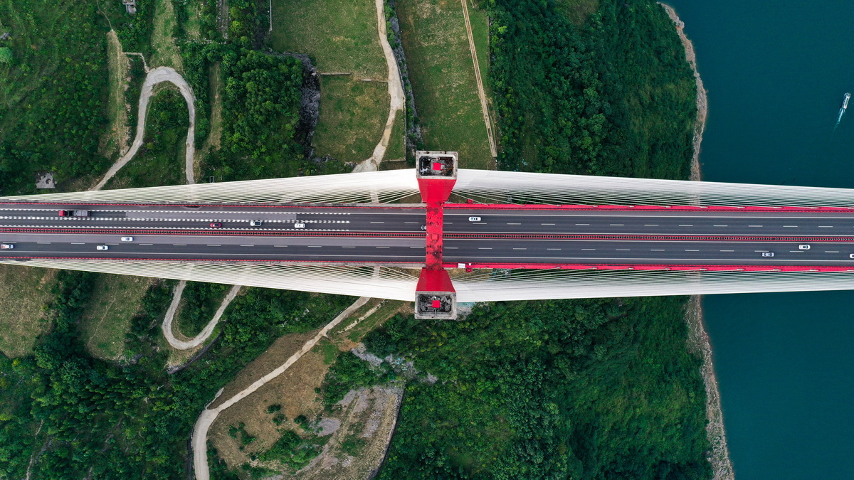 這是貴州貴陽至黔西高速公路鴨池河大橋（2021年7月23日攝，無人機照片）。新華社記者 楊文斌 攝