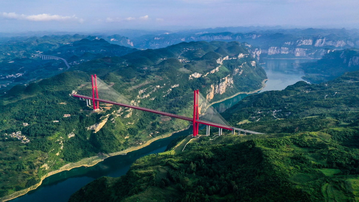 這是貴州貴陽至黔西高速公路鴨池河大橋（2021年7月23日攝，無人機照片）。新華社記者 楊文斌 攝