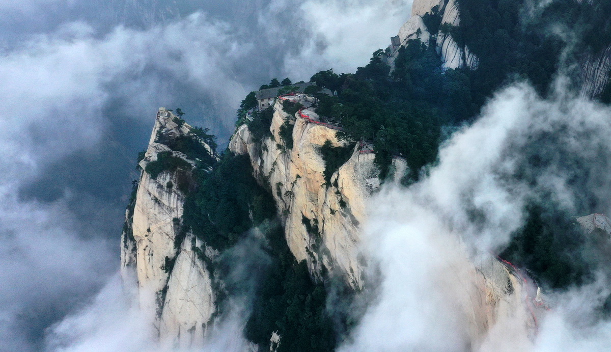 8月14日，奇景幻影的西岳華山東峰一景（無人機照片）。