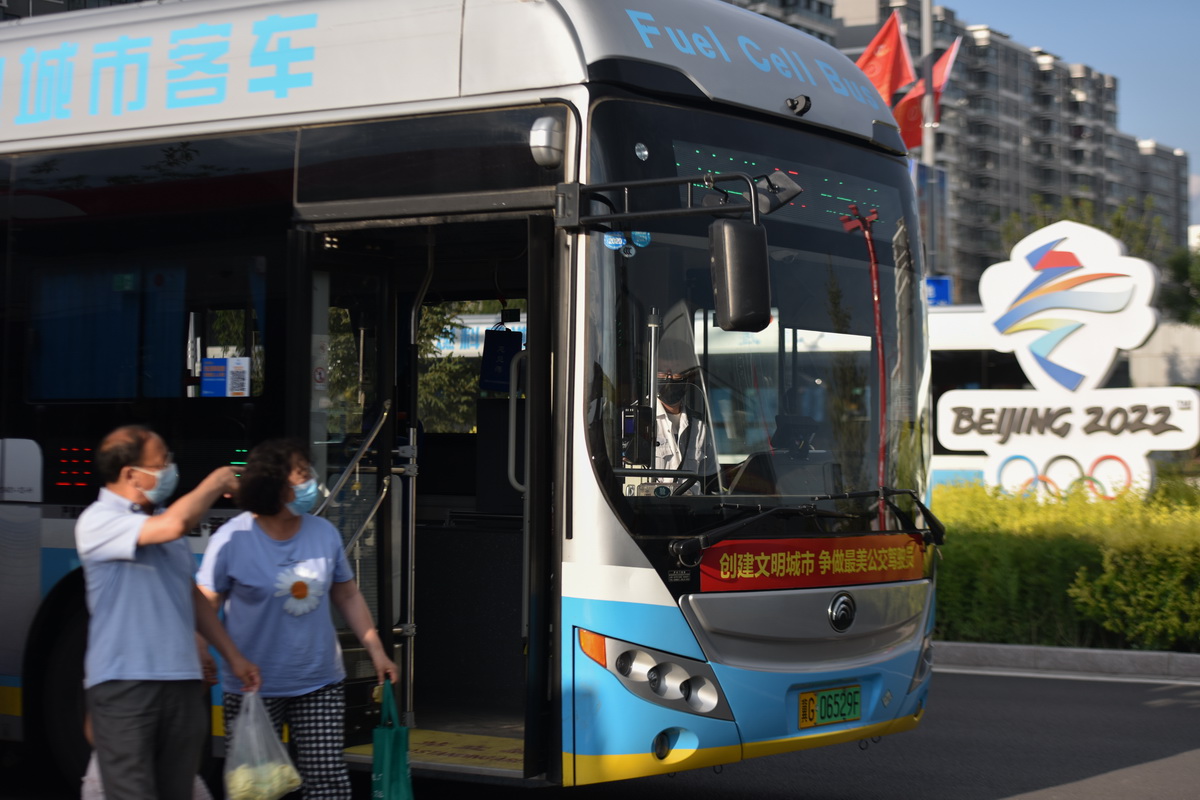 行駛在張家口市區的氫燃料公交車，屆時將供全體冬奧會運動員通勤使用。