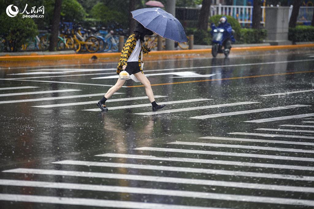 北京迎來明顯降雨。人民網記者 翁奇羽攝