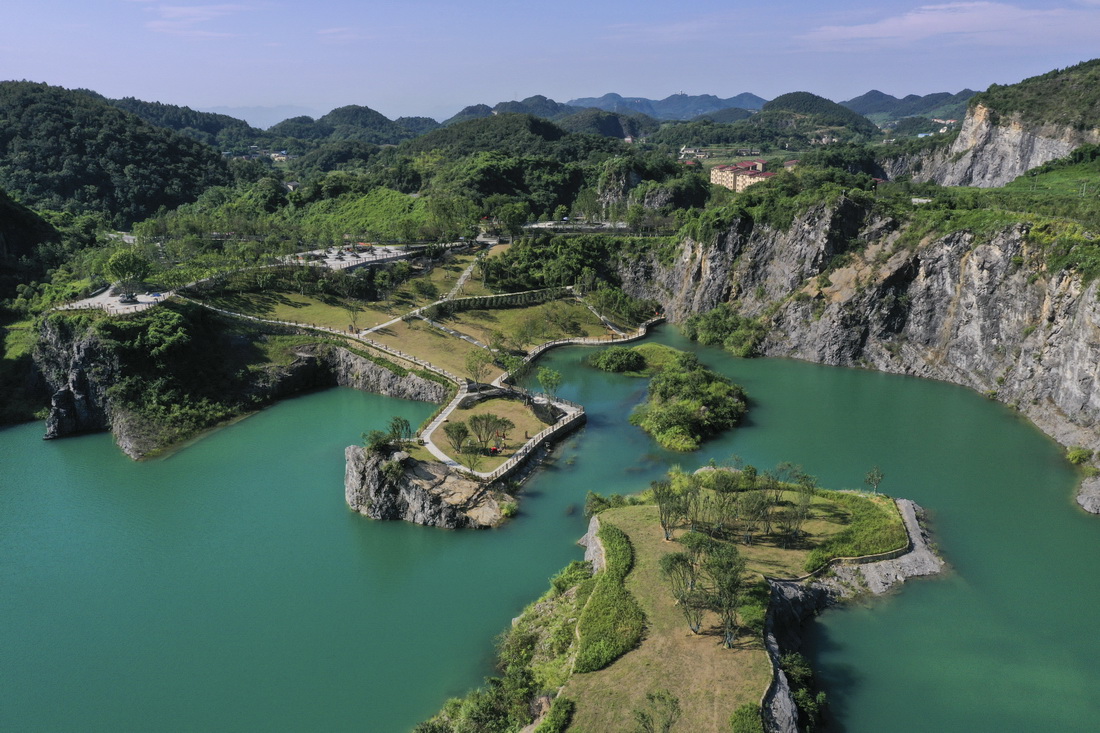 這是8月17日拍攝的重慶銅鑼山礦山公園景象（無人機照片）。