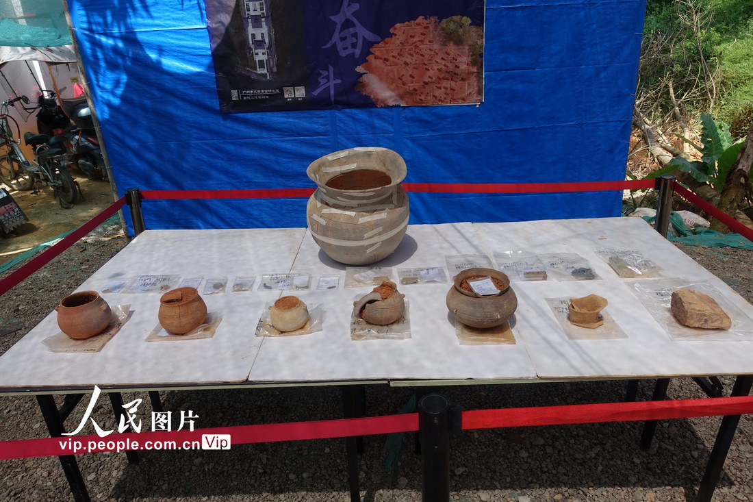 8月27日，廣州欖園嶺遺址現場展示的部分出土器物。