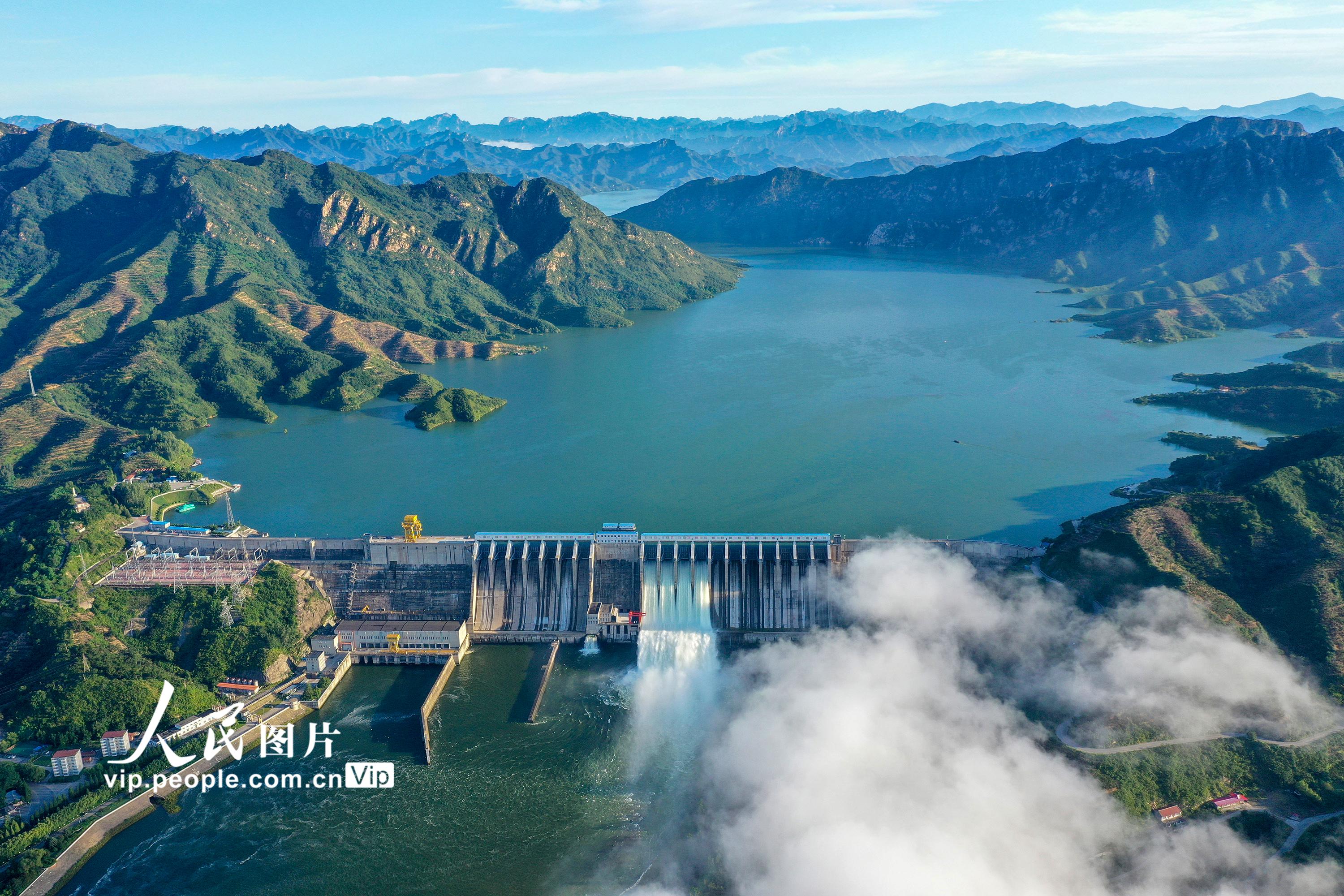 2021年8月28日，河北省唐山市遷西縣潘家口水庫大壩泄洪放水。