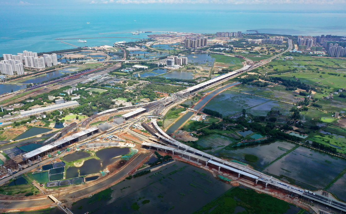 9月2日拍摄的沈海高速海口段项目施工工地（无人机照片）。
