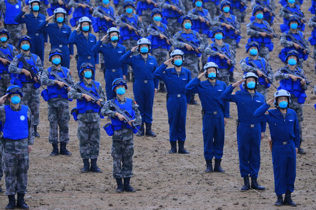 9月6日，在“共同命運-2021”國際維和實兵演習開始儀式上，中國參演官兵整齊列隊。新華社記者 劉芳 攝