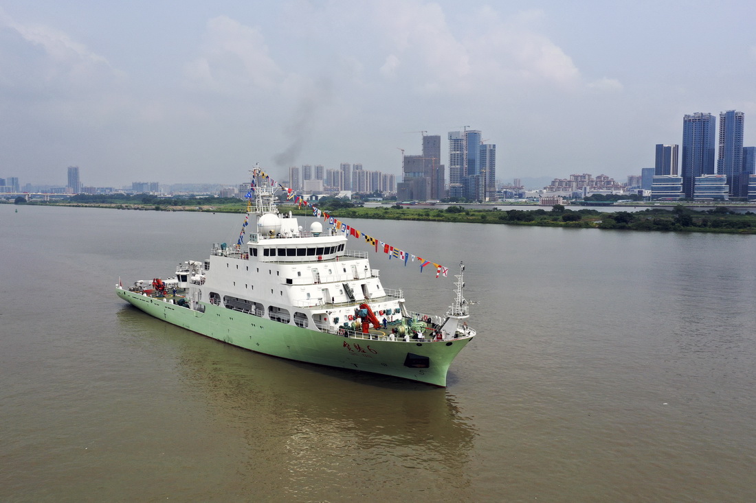 9月6日，“实验6”综合科学考察船从广州新洲码头起航。
