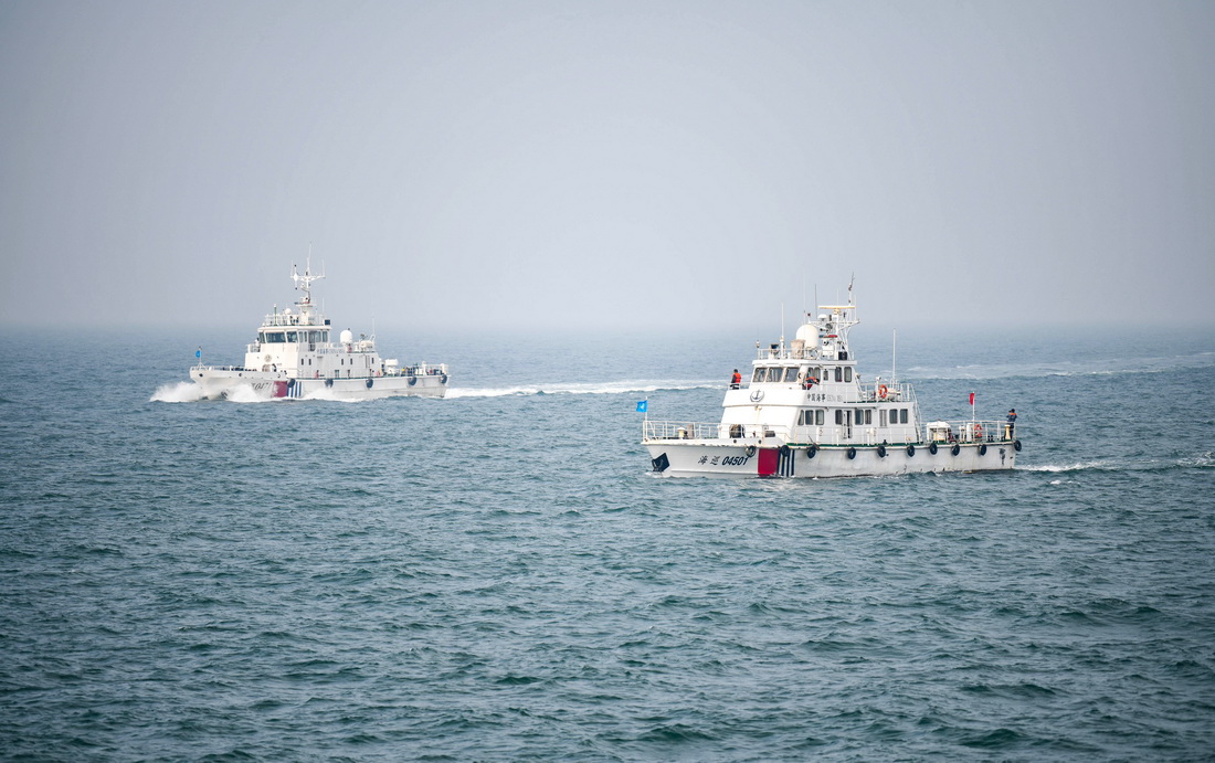 9月13日，在河北曹妃甸海域，海巡船隻模擬平行搜救。